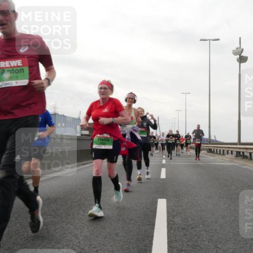 03.10.2025 - Köhlbrandbrückenlauf Matties Gatica Varas http://msf.ph/oto/9190963 03.10.2025 16:04:23 Position 3 1613, 9606 meine-sportfotos.de
