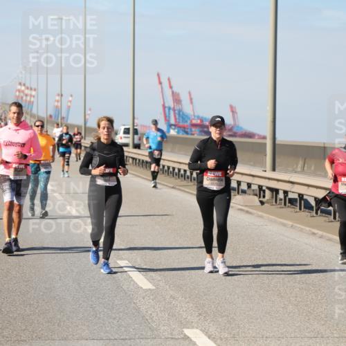 03.10.2025 - Köhlbrandbrückenlauf Yannick Fuchs http://msf.ph/oto/9190965 03.10.2025 12:11:05 Position 3 5680, 5575, 6304 meine-sportfotos.de