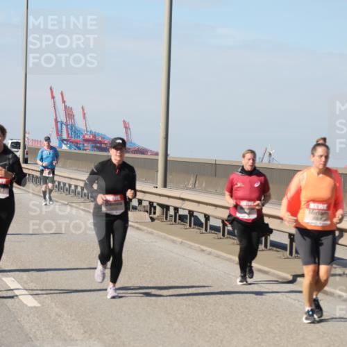 03.10.2025 - Köhlbrandbrückenlauf Yannick Fuchs http://msf.ph/oto/9190968 03.10.2025 12:11:06 Position 3  meine-sportfotos.de