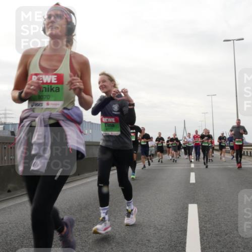 03.10.2025 - Köhlbrandbrückenlauf Matties Gatica Varas http://msf.ph/oto/9190969 03.10.2025 16:04:25 Position 3 8070, 8777 meine-sportfotos.de