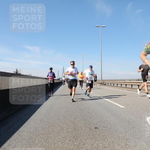 03.10.2025 - Köhlbrandbrückenlauf Yannick Fuchs http://msf.ph/oto/9190977 03.10.2025 11:51:24 Position 3 4262 meine-sportfotos.de