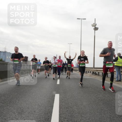 03.10.2025 - Köhlbrandbrückenlauf Matties Gatica Varas http://msf.ph/oto/9190981 03.10.2025 16:04:27 Position 3  meine-sportfotos.de