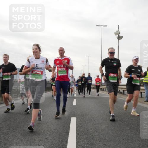 03.10.2025 - Köhlbrandbrückenlauf Matties Gatica Varas http://msf.ph/oto/9190992 03.10.2025 16:04:30 Position 3 1, 8929, 930, 8100 meine-sportfotos.de