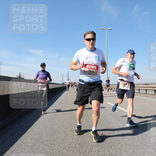 03.10.2025 - Köhlbrandbrückenlauf Yannick Fuchs http://msf.ph/oto/9190994 03.10.2025 11:51:25 Position 3 6805 meine-sportfotos.de