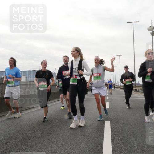 03.10.2025 - Köhlbrandbrückenlauf Matties Gatica Varas http://msf.ph/oto/9191008 03.10.2025 16:04:33 Position 3 155 meine-sportfotos.de