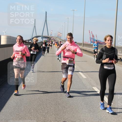 03.10.2025 - Köhlbrandbrückenlauf Yannick Fuchs http://msf.ph/oto/9191011 03.10.2025 12:11:09 Position 3 5221, 5548 meine-sportfotos.de