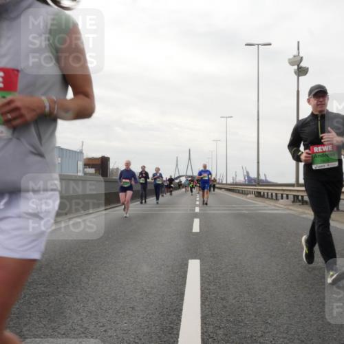 03.10.2025 - Köhlbrandbrückenlauf Matties Gatica Varas http://msf.ph/oto/9191014 03.10.2025 16:04:35 Position 3 7845, 7915 meine-sportfotos.de
