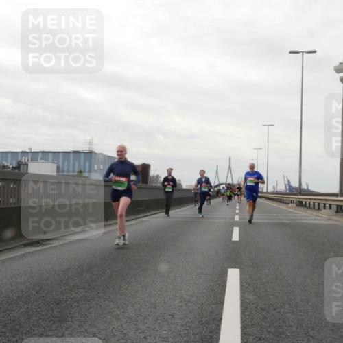 03.10.2025 - Köhlbrandbrückenlauf Matties Gatica Varas http://msf.ph/oto/9191025 03.10.2025 16:04:36 Position 3  meine-sportfotos.de