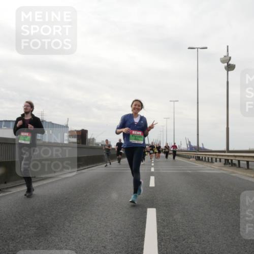 03.10.2025 - Köhlbrandbrückenlauf Matties Gatica Varas http://msf.ph/oto/9191044 03.10.2025 16:04:40 Position 3  meine-sportfotos.de