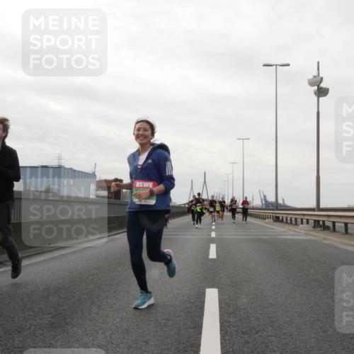 03.10.2025 - Köhlbrandbrückenlauf Matties Gatica Varas http://msf.ph/oto/9191047 03.10.2025 16:04:41 Position 3  meine-sportfotos.de
