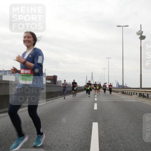 03.10.2025 - Köhlbrandbrückenlauf Matties Gatica Varas http://msf.ph/oto/9191048 03.10.2025 16:04:41 Position 3  meine-sportfotos.de