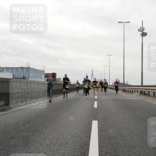 03.10.2025 - Köhlbrandbrückenlauf Matties Gatica Varas http://msf.ph/oto/9191059 03.10.2025 16:04:43 Position 3  meine-sportfotos.de
