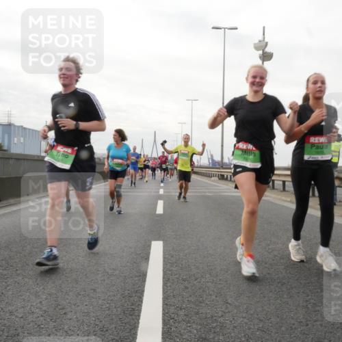 03.10.2025 - Köhlbrandbrückenlauf Matties Gatica Varas http://msf.ph/oto/9191089 03.10.2025 16:04:50 Position 3 7876, 7670 meine-sportfotos.de