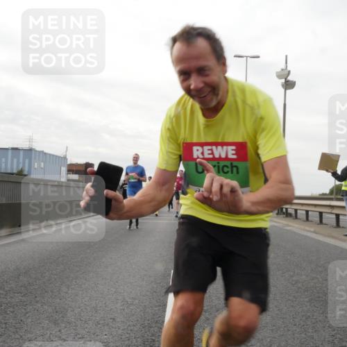 03.10.2025 - Köhlbrandbrückenlauf Matties Gatica Varas http://msf.ph/oto/9191100 03.10.2025 16:04:53 Position 3  meine-sportfotos.de