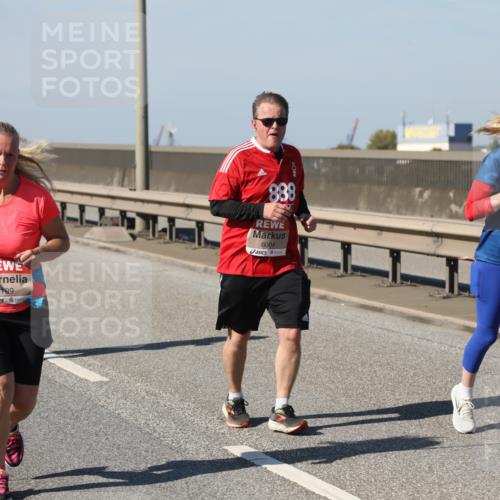 03.10.2025 - Köhlbrandbrückenlauf Yannick Fuchs http://msf.ph/oto/9191110 03.10.2025 12:11:38 Position 3 5199, 838, 6004, 5278 meine-sportfotos.de