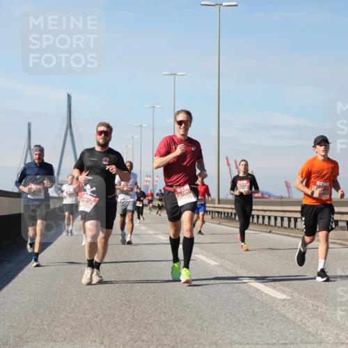 03.10.2025 - Köhlbrandbrückenlauf Yannick Fuchs http://msf.ph/oto/9191116 03.10.2025 11:51:39 Position 3 332 meine-sportfotos.de