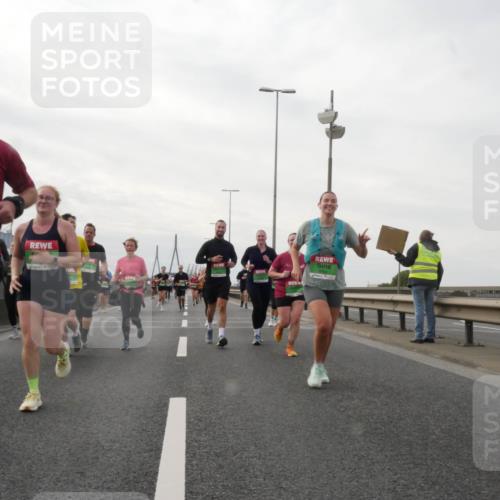 03.10.2025 - Köhlbrandbrückenlauf Matties Gatica Varas http://msf.ph/oto/9191123 03.10.2025 16:04:58 Position 3 7784 meine-sportfotos.de