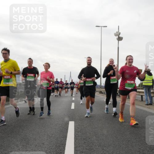03.10.2025 - Köhlbrandbrückenlauf Matties Gatica Varas http://msf.ph/oto/9191126 03.10.2025 16:04:59 Position 3  meine-sportfotos.de