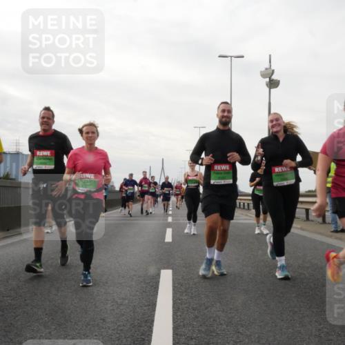 03.10.2025 - Köhlbrandbrückenlauf Matties Gatica Varas http://msf.ph/oto/9191129 03.10.2025 16:05:00 Position 3 9004, 8125, 8349, 844, 8187 meine-sportfotos.de