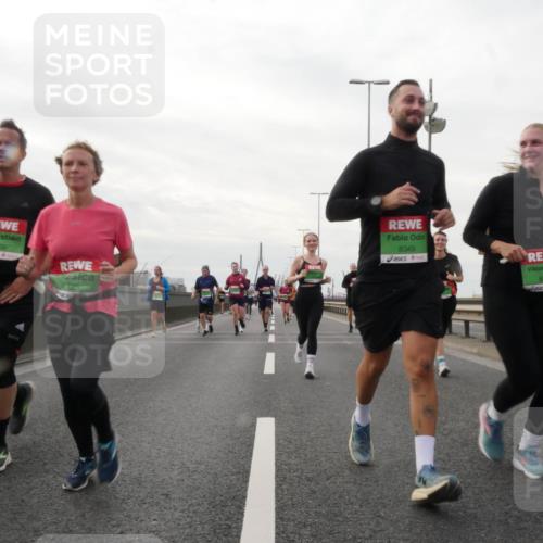 03.10.2025 - Köhlbrandbrückenlauf Matties Gatica Varas http://msf.ph/oto/9191130 03.10.2025 16:05:00 Position 3 8406, 0, 8125, 8349, 8448 meine-sportfotos.de