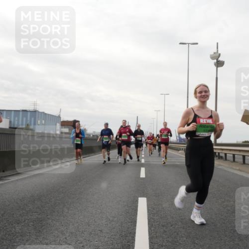 03.10.2025 - Köhlbrandbrückenlauf Matties Gatica Varas http://msf.ph/oto/9191137 03.10.2025 16:05:02 Position 3 830 meine-sportfotos.de