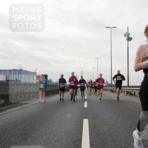 03.10.2025 - Köhlbrandbrückenlauf Matties Gatica Varas http://msf.ph/oto/9191139 03.10.2025 16:05:02 Position 3 830 meine-sportfotos.de