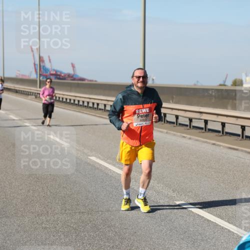 03.10.2025 - Köhlbrandbrückenlauf Yannick Fuchs http://msf.ph/oto/9191140 03.10.2025 12:11:40 Position 3 6003 meine-sportfotos.de