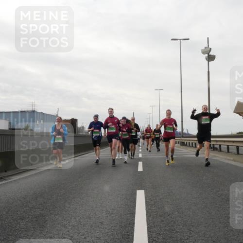 03.10.2025 - Köhlbrandbrückenlauf Matties Gatica Varas http://msf.ph/oto/9191141 03.10.2025 16:05:02 Position 3  meine-sportfotos.de