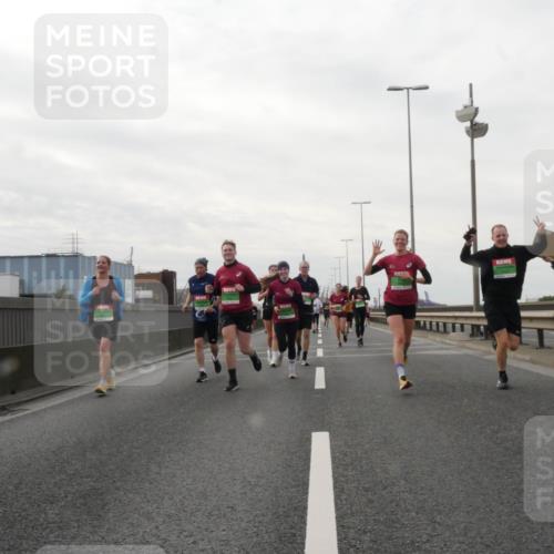 03.10.2025 - Köhlbrandbrückenlauf Matties Gatica Varas http://msf.ph/oto/9191143 03.10.2025 16:05:03 Position 3  meine-sportfotos.de