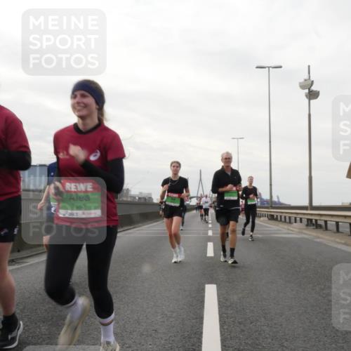 03.10.2025 - Köhlbrandbrückenlauf Matties Gatica Varas http://msf.ph/oto/9191152 03.10.2025 16:05:05 Position 3 7690, 7680 meine-sportfotos.de