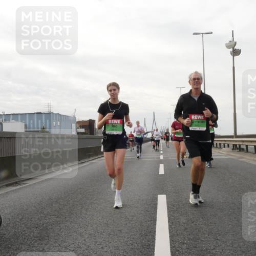 03.10.2025 - Köhlbrandbrückenlauf Matties Gatica Varas http://msf.ph/oto/9191155 03.10.2025 16:05:06 Position 3 9412, 9411 meine-sportfotos.de