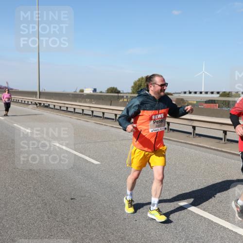 03.10.2025 - Köhlbrandbrückenlauf Yannick Fuchs http://msf.ph/oto/9191161 03.10.2025 12:11:42 Position 3 6003, 888, 6004 meine-sportfotos.de
