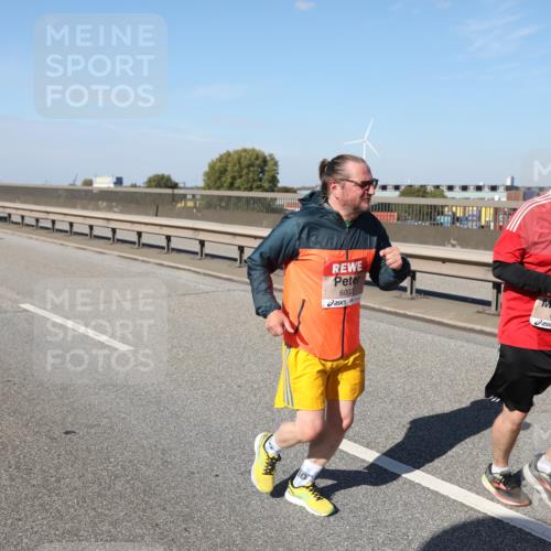 03.10.2025 - Köhlbrandbrückenlauf Yannick Fuchs http://msf.ph/oto/9191166 03.10.2025 12:11:43 Position 3 6003, 888, 6004 meine-sportfotos.de