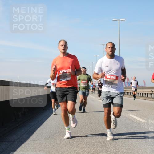 03.10.2025 - Köhlbrandbrückenlauf Yannick Fuchs http://msf.ph/oto/9191168 03.10.2025 11:51:44 Position 3 6781, 6782 meine-sportfotos.de