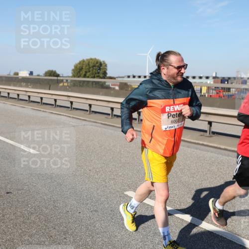 03.10.2025 - Köhlbrandbrückenlauf Yannick Fuchs http://msf.ph/oto/9191170 03.10.2025 12:11:43 Position 3 6003, 600, 88 meine-sportfotos.de