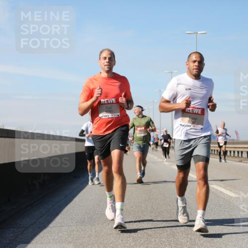 03.10.2025 - Köhlbrandbrückenlauf Yannick Fuchs http://msf.ph/oto/9191171 03.10.2025 11:51:44 Position 3 6781, 6782 meine-sportfotos.de