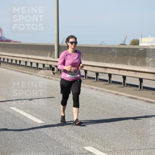 03.10.2025 - Köhlbrandbrückenlauf Yannick Fuchs http://msf.ph/oto/9191181 03.10.2025 12:11:46 Position 3 4435, 5539 meine-sportfotos.de