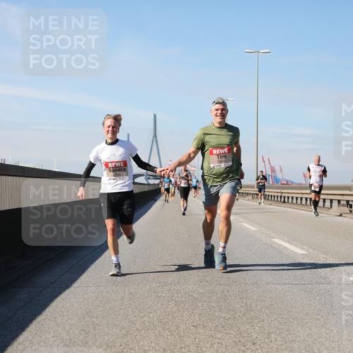 03.10.2025 - Köhlbrandbrückenlauf Yannick Fuchs http://msf.ph/oto/9191187 03.10.2025 11:51:46 Position 3 4358 meine-sportfotos.de
