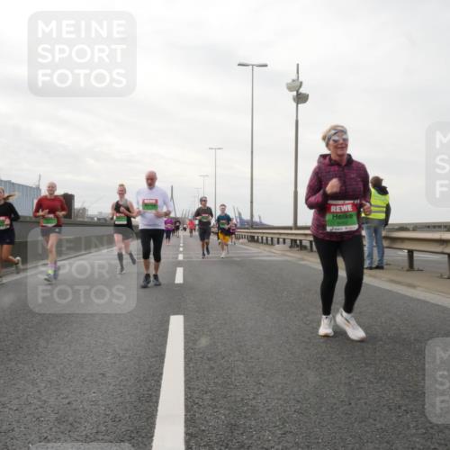 03.10.2025 - Köhlbrandbrückenlauf Matties Gatica Varas http://msf.ph/oto/9191188 03.10.2025 16:05:12 Position 3 8452 meine-sportfotos.de