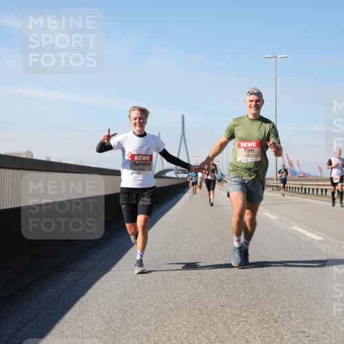 03.10.2025 - Köhlbrandbrückenlauf Yannick Fuchs http://msf.ph/oto/9191189 03.10.2025 11:51:46 Position 3 4358, 5803 meine-sportfotos.de