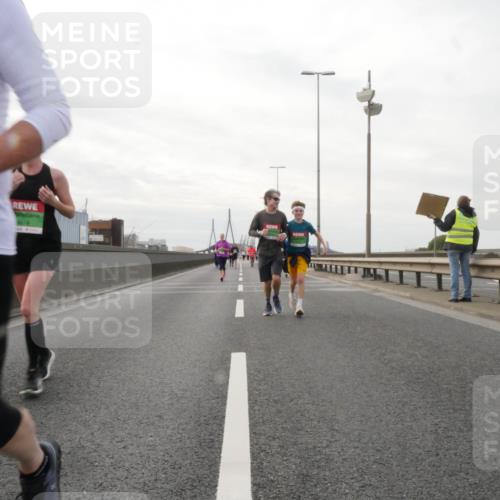 03.10.2025 - Köhlbrandbrückenlauf Matties Gatica Varas http://msf.ph/oto/9191200 03.10.2025 16:05:15 Position 3 8878 meine-sportfotos.de