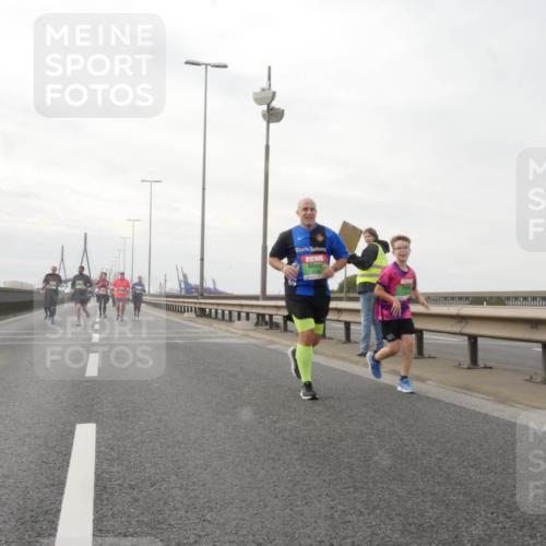 03.10.2025 - Köhlbrandbrückenlauf Matties Gatica Varas http://msf.ph/oto/9191221 03.10.2025 16:05:21 Position 3  meine-sportfotos.de
