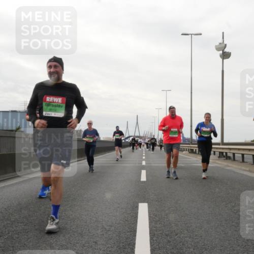 03.10.2025 - Köhlbrandbrückenlauf Matties Gatica Varas http://msf.ph/oto/9191241 03.10.2025 16:05:28 Position 3 9014 meine-sportfotos.de