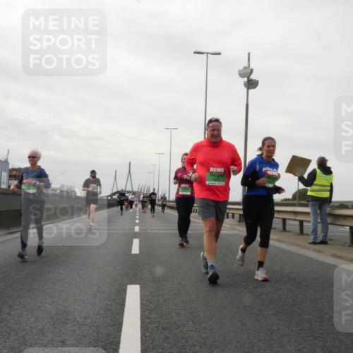 03.10.2025 - Köhlbrandbrückenlauf Matties Gatica Varas http://msf.ph/oto/9191245 03.10.2025 16:05:29 Position 3  meine-sportfotos.de