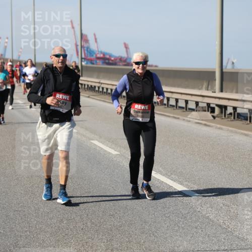 03.10.2025 - Köhlbrandbrückenlauf Yannick Fuchs http://msf.ph/oto/9191250 03.10.2025 12:11:51 Position 3 3305, 5420 meine-sportfotos.de