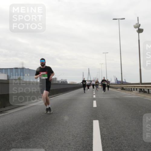 03.10.2025 - Köhlbrandbrückenlauf Matties Gatica Varas http://msf.ph/oto/9191257 03.10.2025 16:05:32 Position 3  meine-sportfotos.de