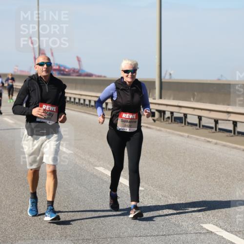 03.10.2025 - Köhlbrandbrückenlauf Yannick Fuchs http://msf.ph/oto/9191258 03.10.2025 12:11:52 Position 3 5305, 5420 meine-sportfotos.de