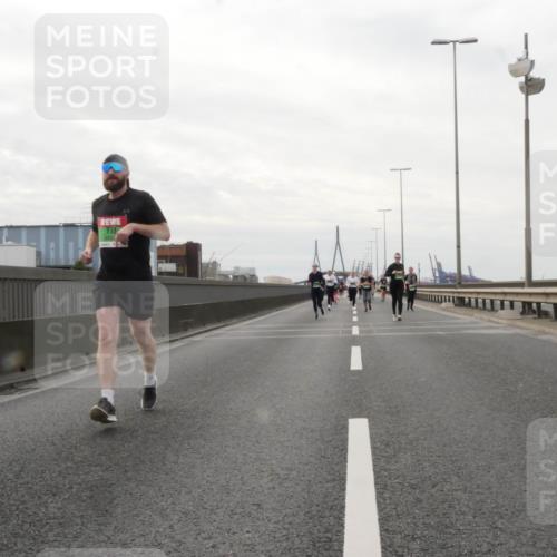 03.10.2025 - Köhlbrandbrückenlauf Matties Gatica Varas http://msf.ph/oto/9191260 03.10.2025 16:05:33 Position 3  meine-sportfotos.de