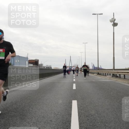 03.10.2025 - Köhlbrandbrückenlauf Matties Gatica Varas http://msf.ph/oto/9191263 03.10.2025 16:05:33 Position 3 8696 meine-sportfotos.de