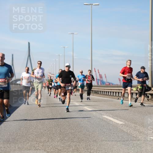 03.10.2025 - Köhlbrandbrückenlauf Yannick Fuchs http://msf.ph/oto/9191293 03.10.2025 11:51:58 Position 3 4412 meine-sportfotos.de